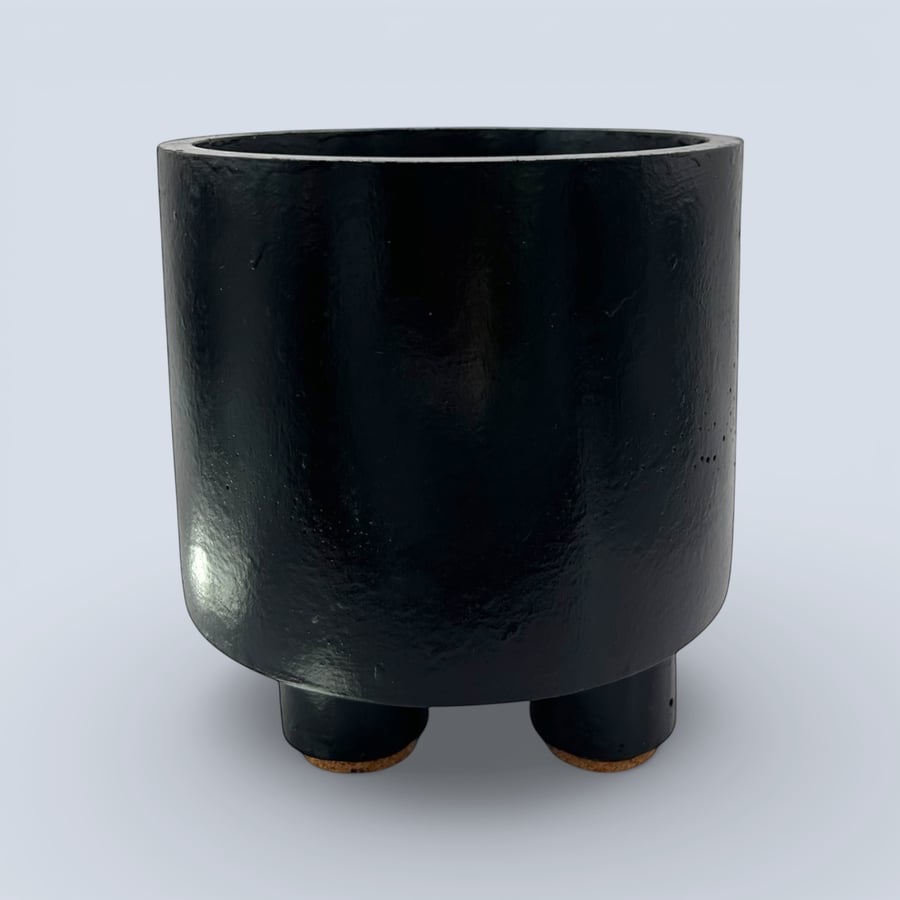 Perfectly Imperfect Large Black Three-Foot Plant Pot 15 cm
