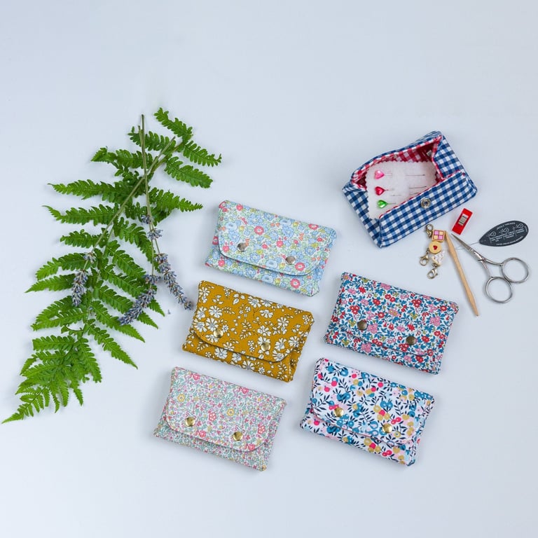 Purse, wallet or pouch, small and flat folding in Liberty prints