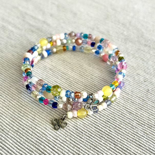 Multicoloured bangle made with mixed beads - Stretchy - one size fits all