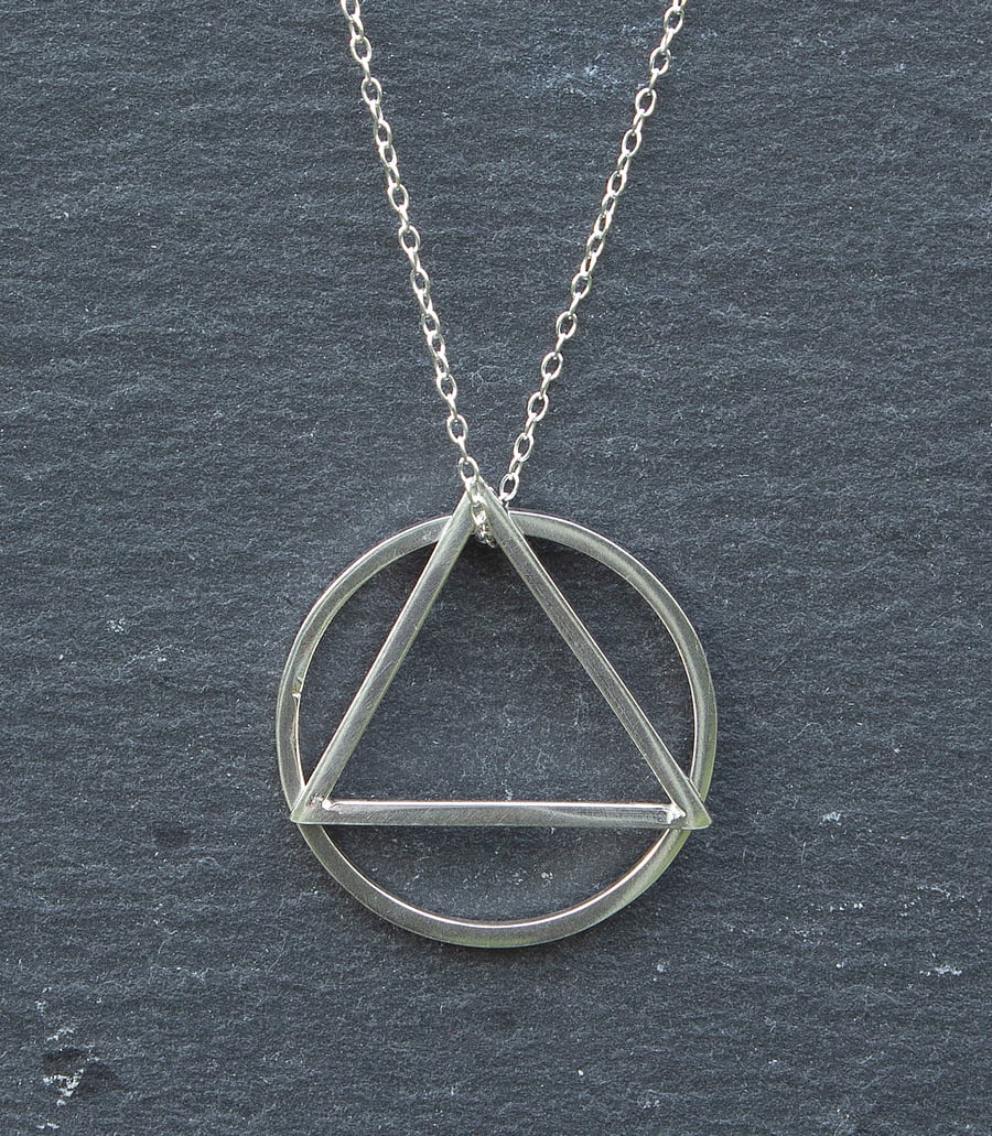 Circle triangle necklace