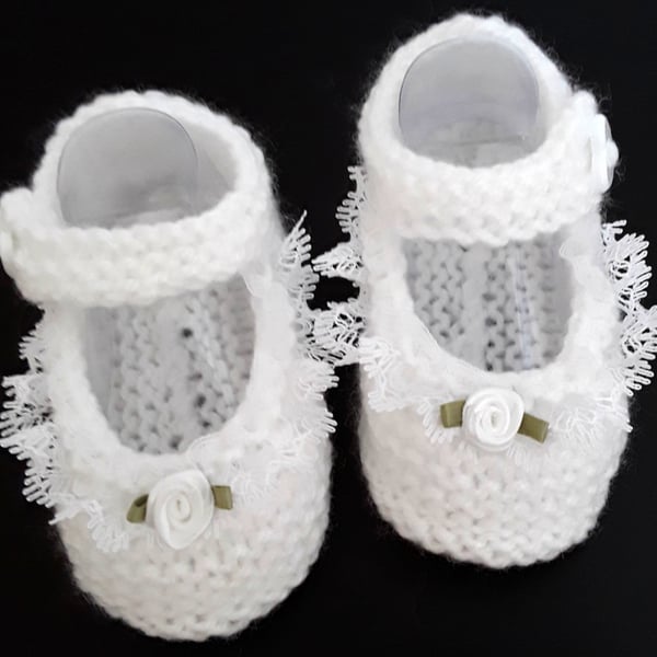 Mary Jane knitted baby shoes, premature baby, baby doll booties 