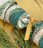 Set of three Christmas crackers. Waves and swirls with gold accents - Image 2
