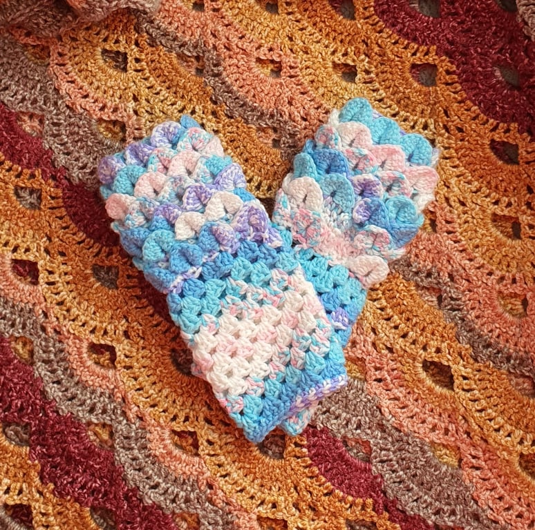 Pale blue Dragonscale Fingerless gloves, crochet