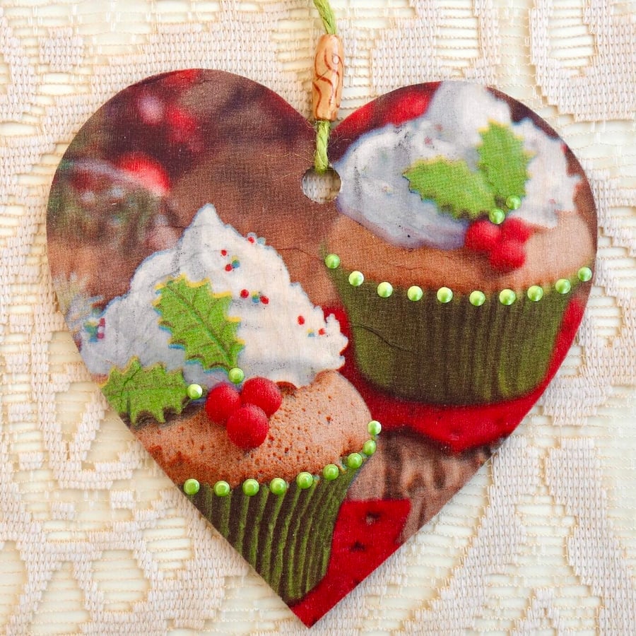 Christmas Decoration Ornament: Decoupaged Wooden Heart 15cm (6") Cupcakes