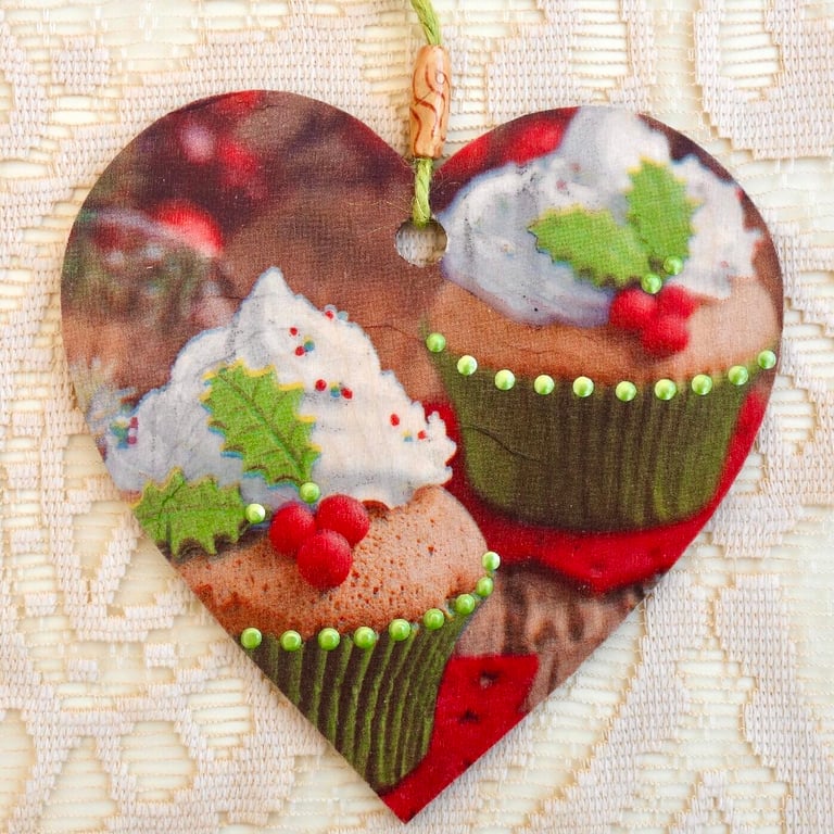 Christmas Decoration Ornament: Decoupaged Wooden Heart 15cm (6") Cupcakes