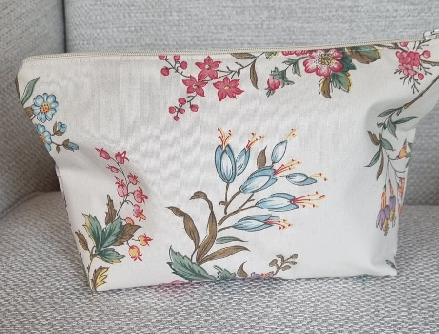 The Louisa Pouch - Summer Flowers 