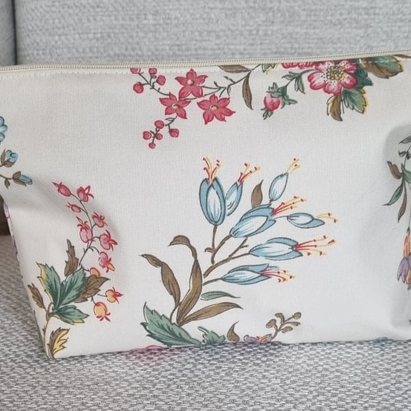 The Louisa Pouch - Summer Flowers 