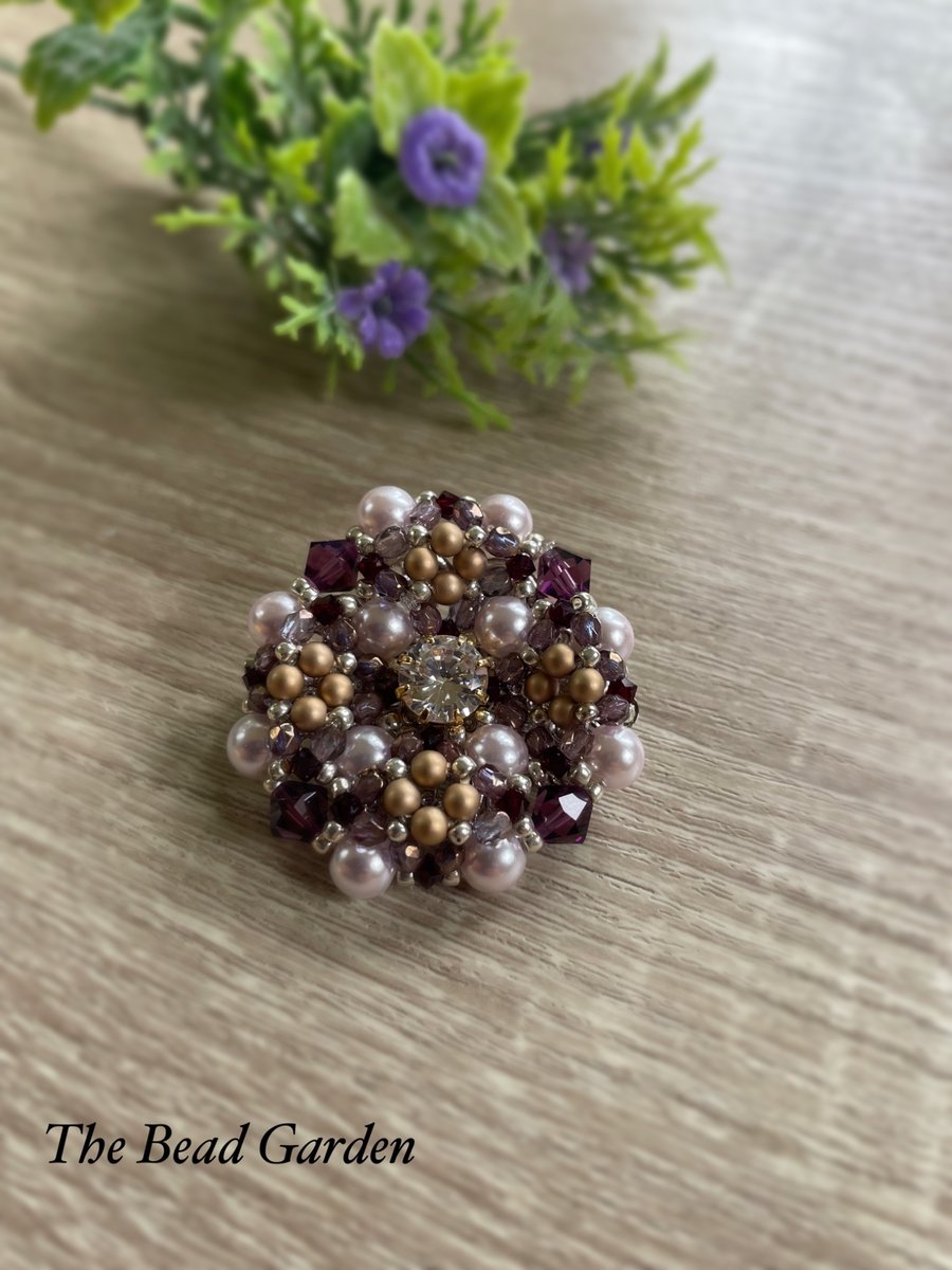 Gorgeous beaded brooch 