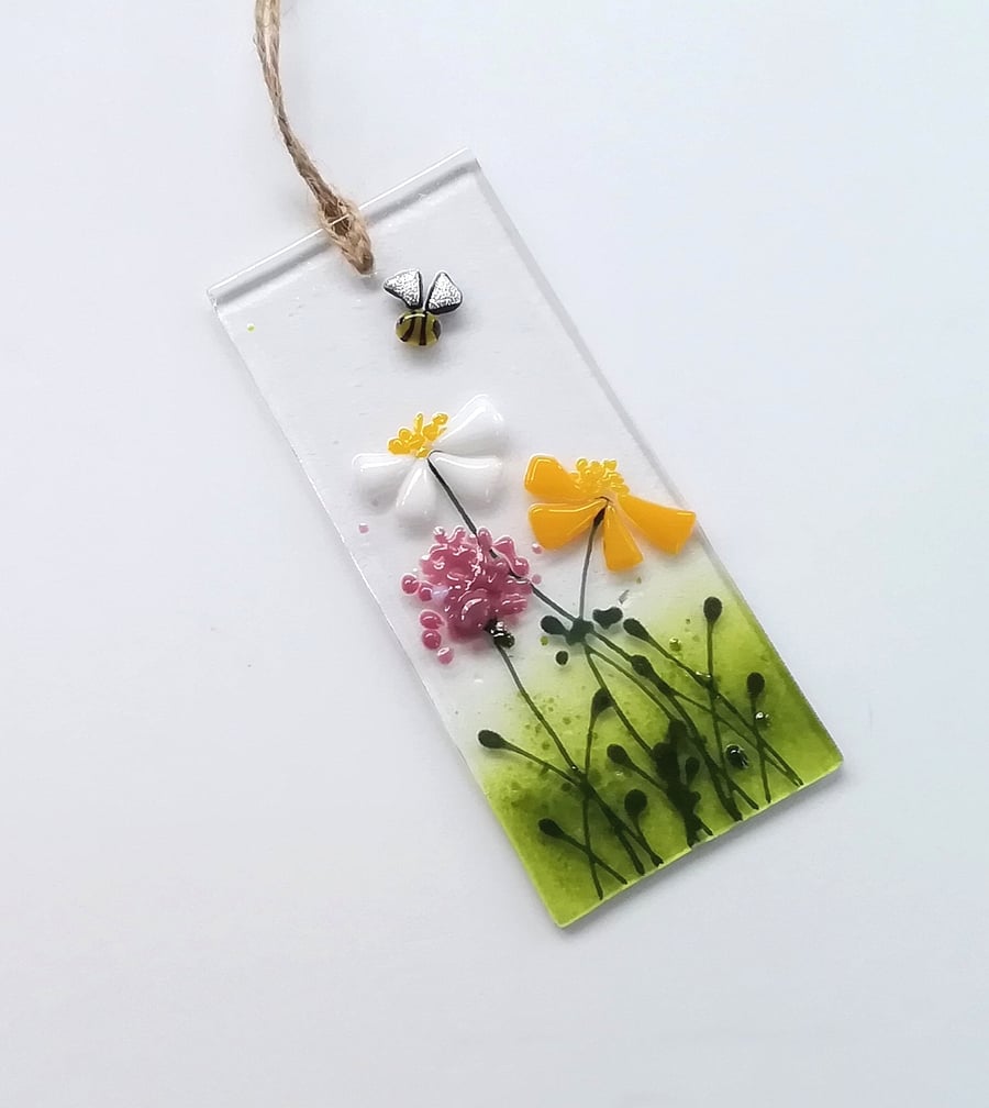 Bumblebee suncatcher, fused glass hanger, birthday gift, floral glass art. 