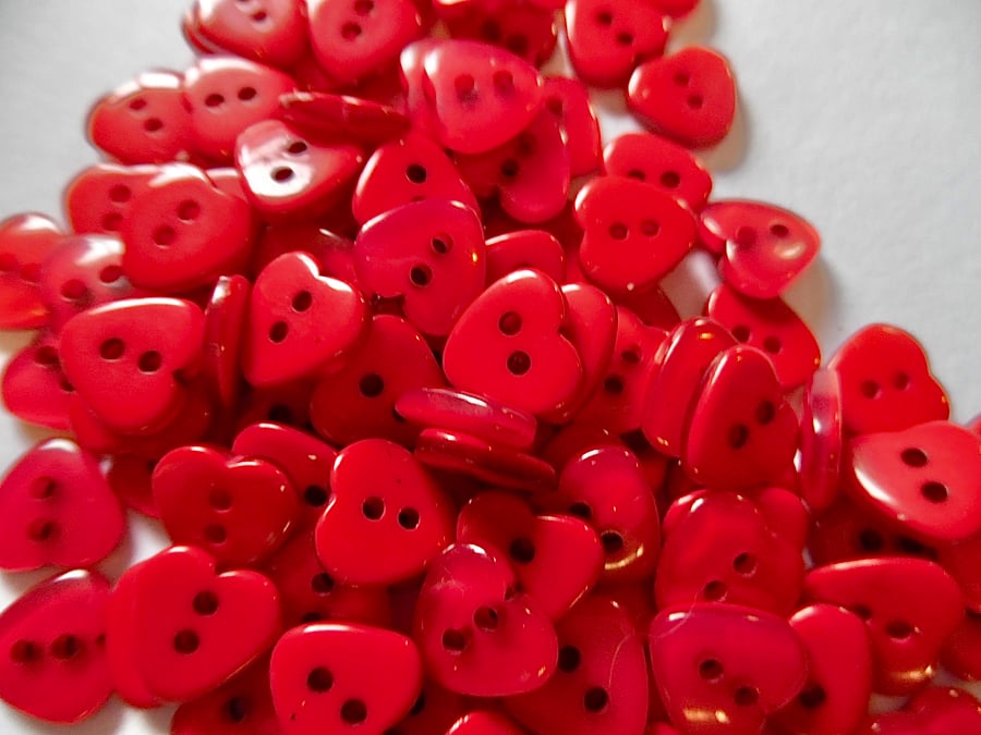 100 x  Red Heart Shape Resin Pearly  11mm  Buttons  2 holes
