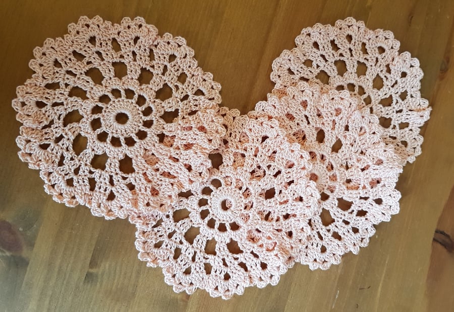SET of 4 CROCHET COASTERS IN PEACH - IDEAL TABLE DECORATIONS - 11.5cm