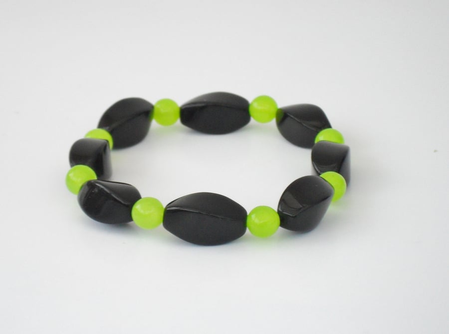 Black onyx and green peridot stretchy bracelet