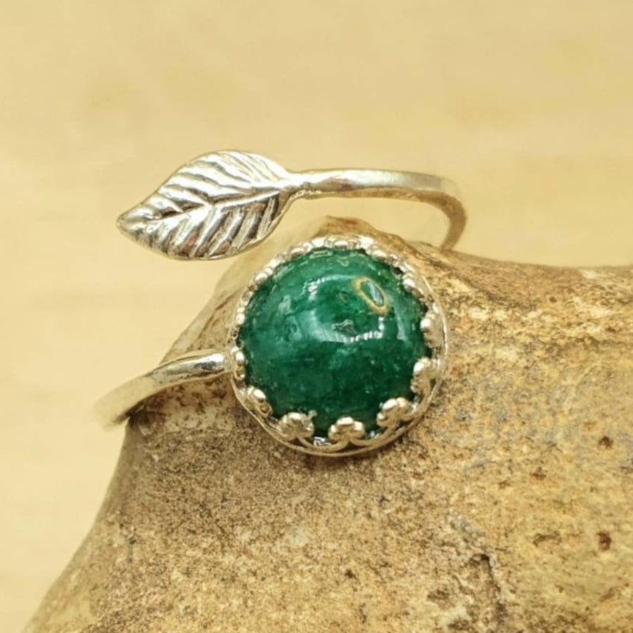 Emerald leaf ring. May birthstone 925 sterling silver