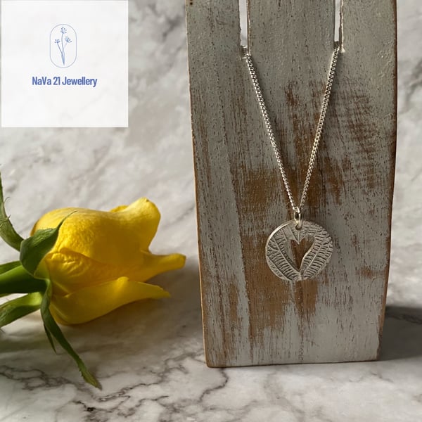 Silver textured pendant with a heart cut out- REF:SHP270122