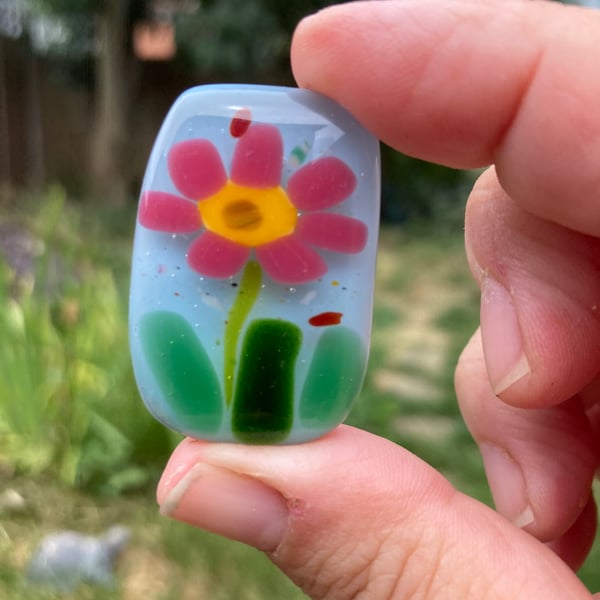 Fused glass pocket hug 