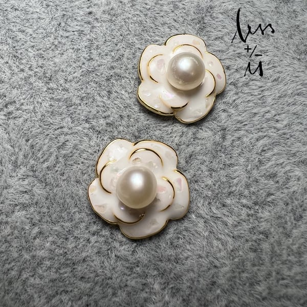 vintage French-style earrings 