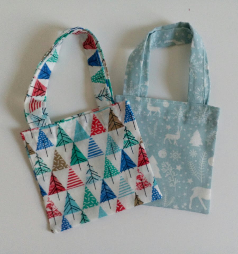 Gift wrap Pk of 2 mini christmas gift bags, mini gift bags, xmas trees, 
