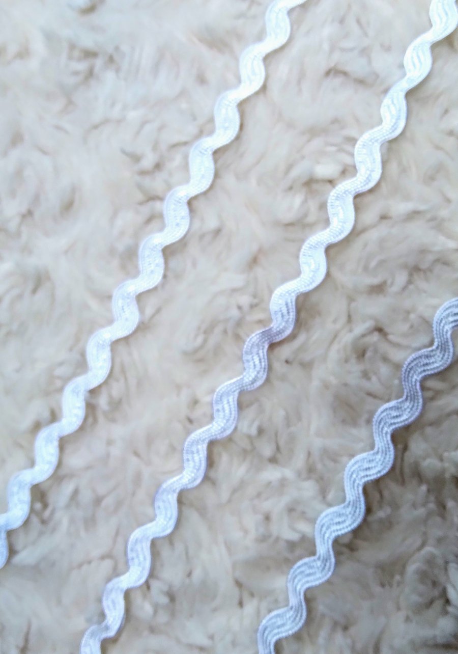3 metres narrow white cotton RIC-RAC trim for sewing and crafting projects