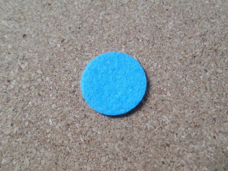 30 x Felt Circles - 20mm - Bright Blue 