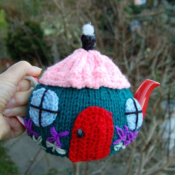 Knitted tea cosy - Country cottage design  to fit a one cup teapot, 