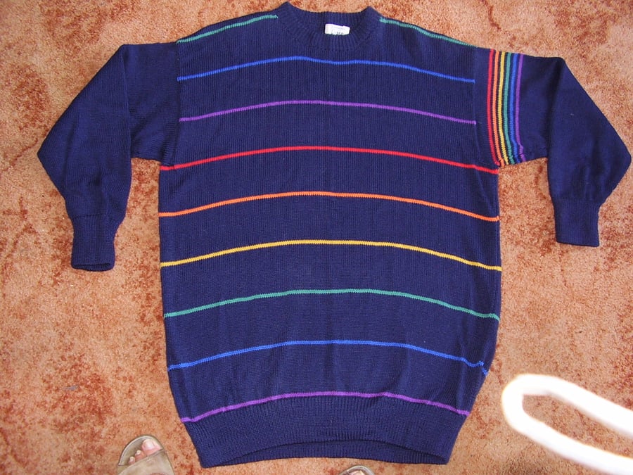 Jumper with a narrow rainbow stripe, unisex, made to measure