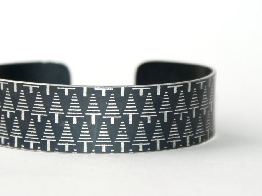 Geometric tree pattern cuff bracelet dark grey