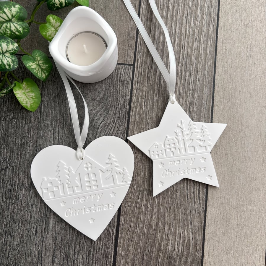  White Merry Christmas Heart & Star Hanging Decorations – Winter Scene Duo Decor