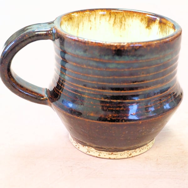  Stoneware pottery mug finished in a rich chocolate brown glaze.