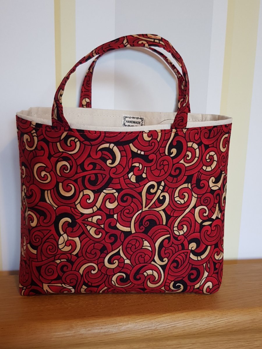 Gift bag: red swirls 