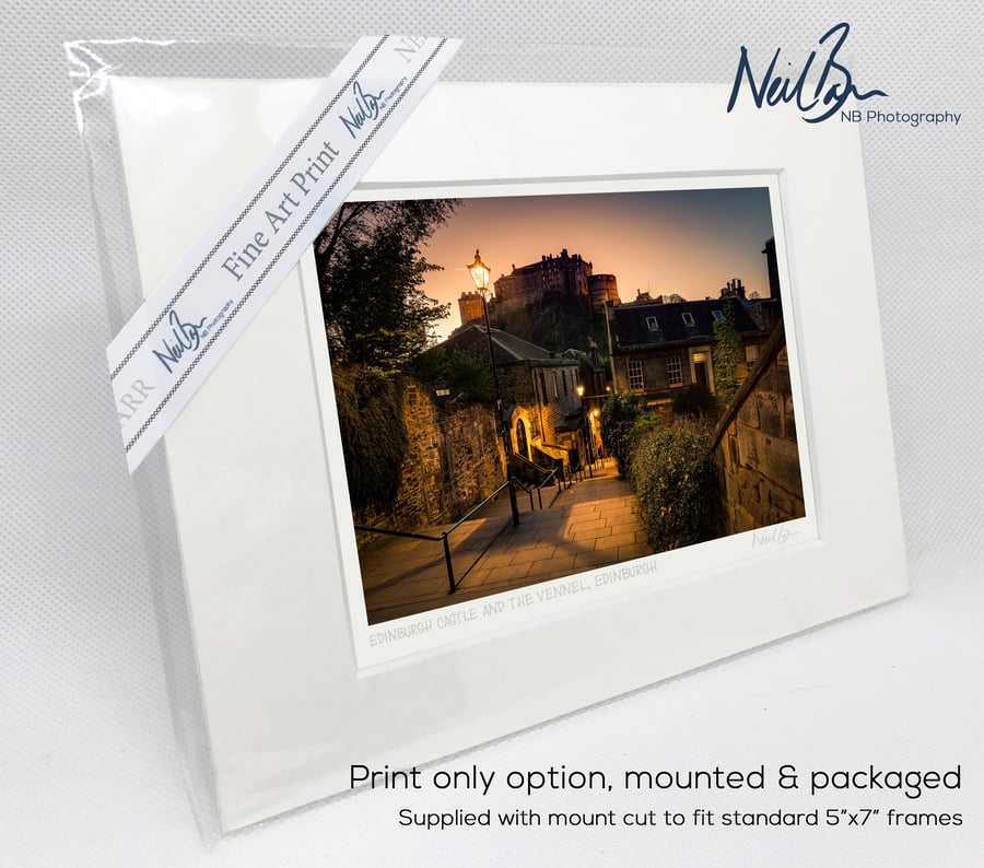 The Vennel and Edinburgh Castle Scotland - A6 (7" x 5") Unframed Print