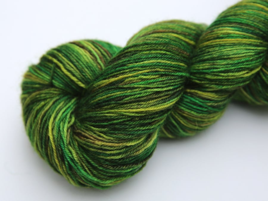 SALE: Pinewoods - Superwash Bluefaced Leicester 4 ply yarn