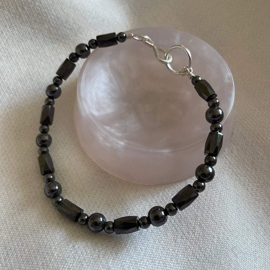 Single Strand Hematite Bracelet - Magnetic