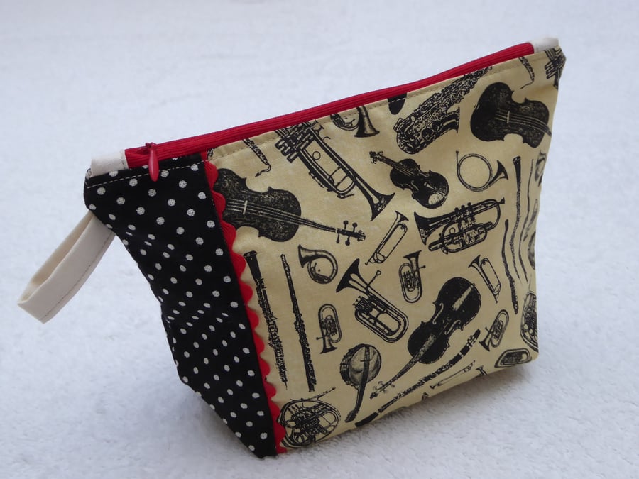 Music Print Zipped Purse. Fully Lined with Gusset and Zip. Ric Rac Trim. Red.