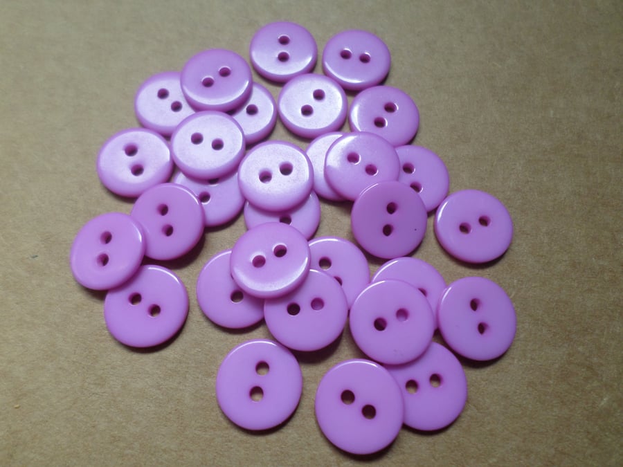 30 x 2-Hole Resin Buttons - Round - 11mm - Purple 