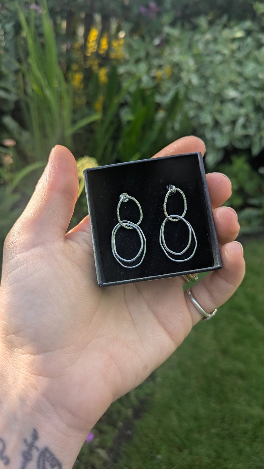 Linked ovals earrings 