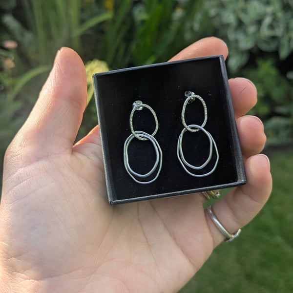 Linked ovals earrings 