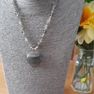 AVENTURINE GEMSTONE CHIP HART PENDANT NECKLACE.