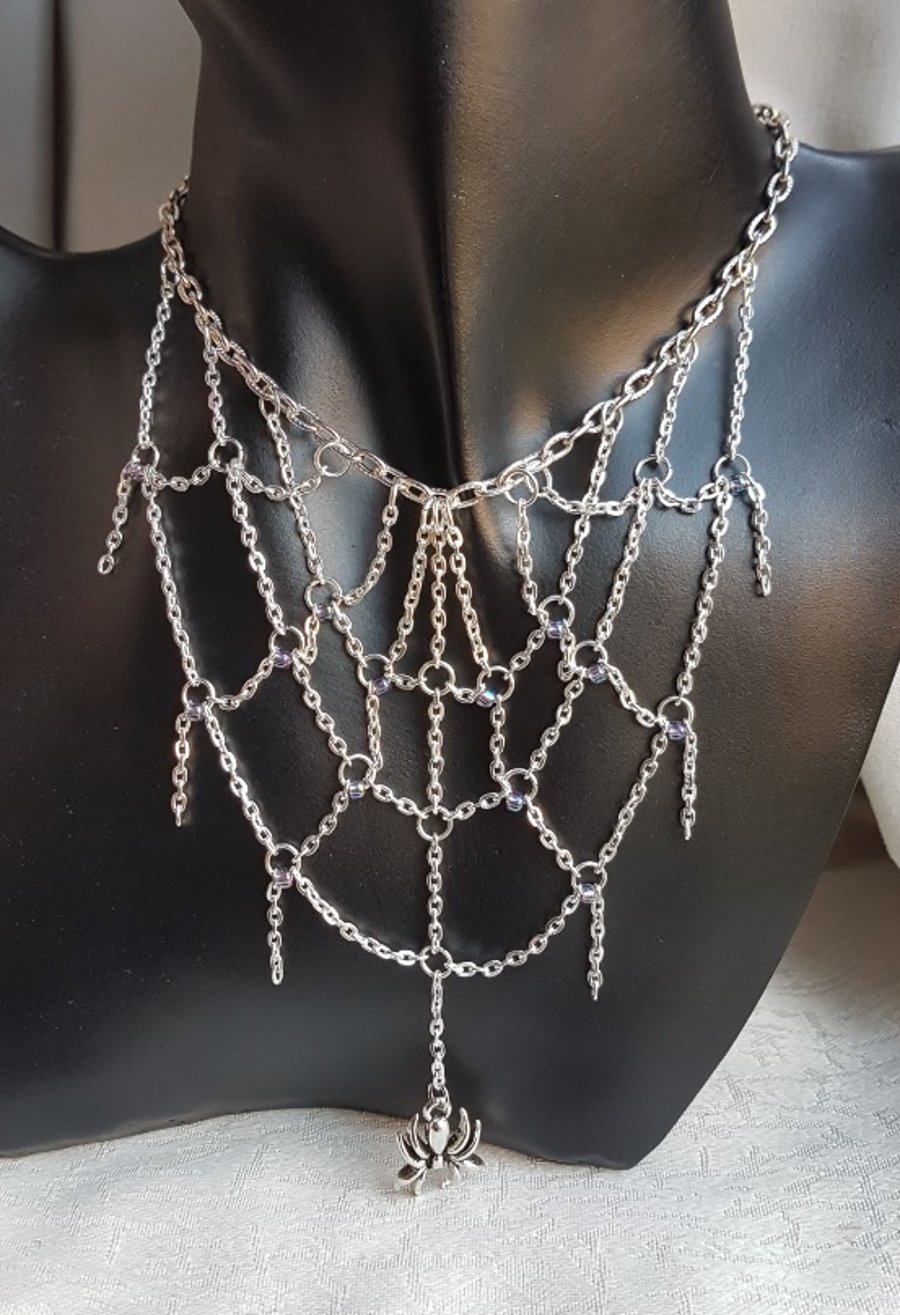 Gorgeous Web Weaver Chain Necklace - Silver Tones