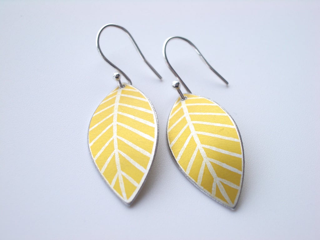  Leaf oval earrings in yellow