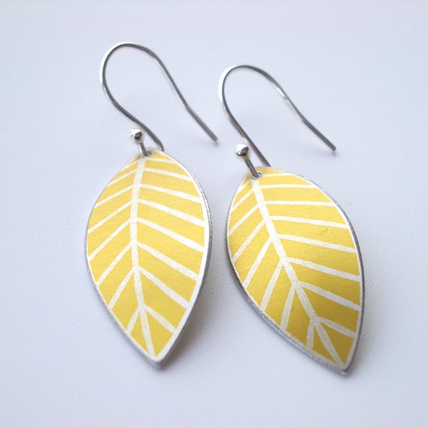  Leaf oval earrings in yellow