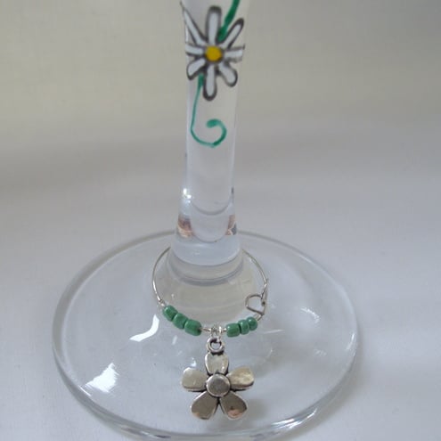 Daisy Chain Wine Glass & Charm