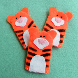 Tiger felt finger puppet