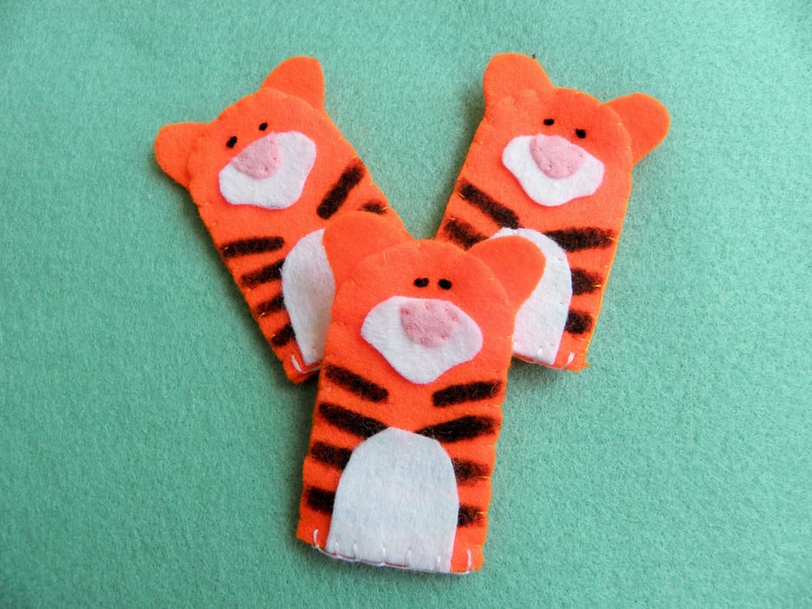 Tiger felt finger puppet