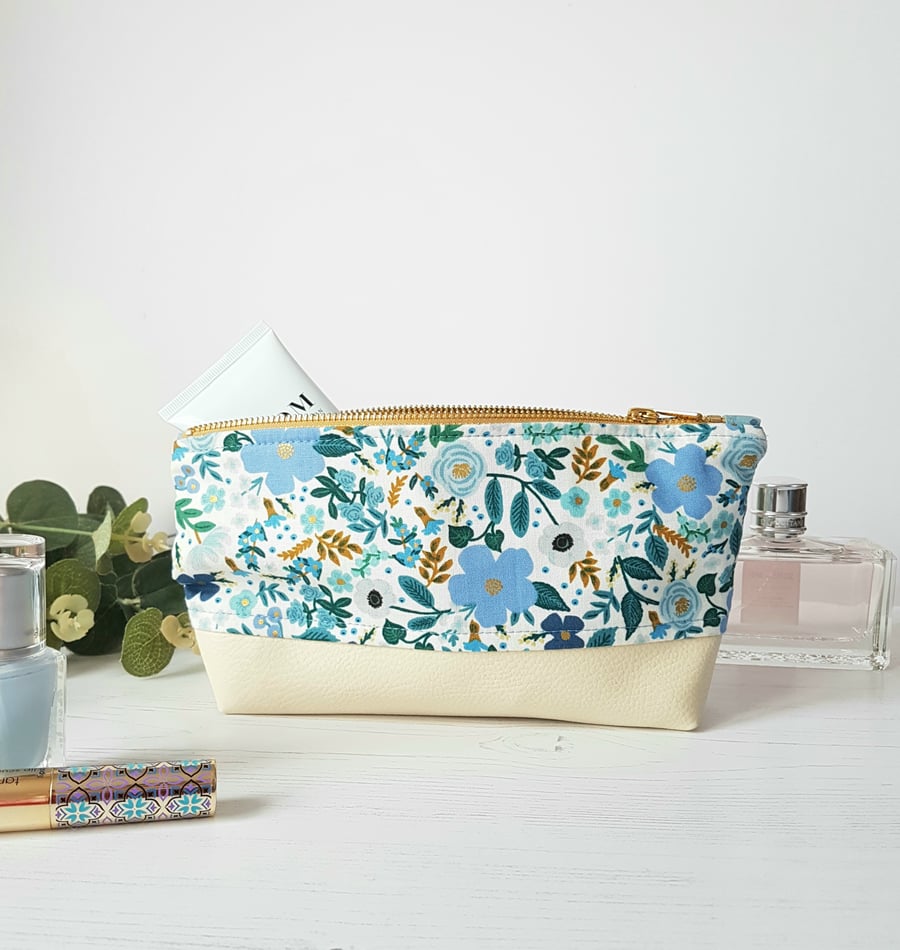 Medium sized makeup bag Rifle Paper Co Blue and cream cosmetic pouch