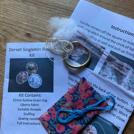 Kit to Make a Dorset Singleton Button in Liberty Print ‘Wiltshire Berry’