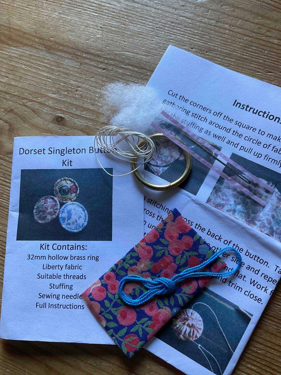 Kit to Make a Dorset Singleton Button in Liberty Print ‘Wiltshire Berry’