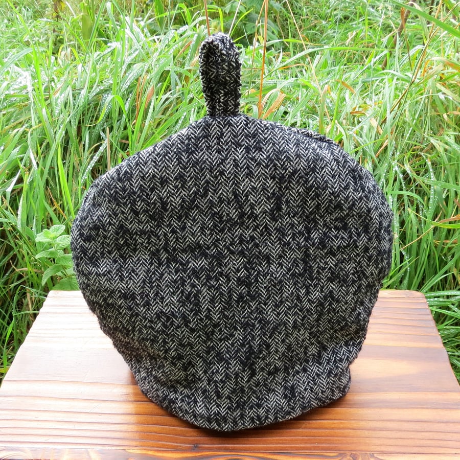 A manly herringbone tea cosy.  A small cosy to fit a 2 cup teapot. 