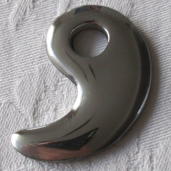 An Aluminium "Comma" Shaped Pendant