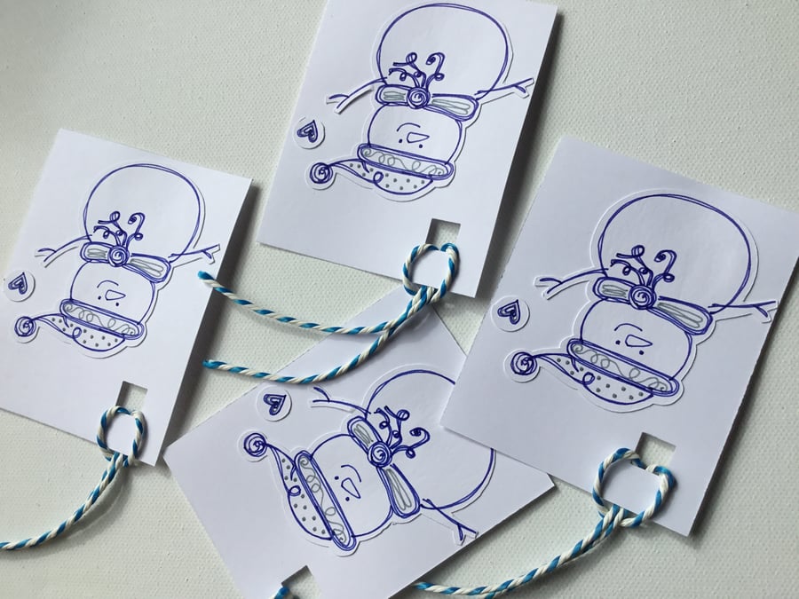 Gift tags. ‘Hand drawn’ snowmen gift tags. CC637 . 