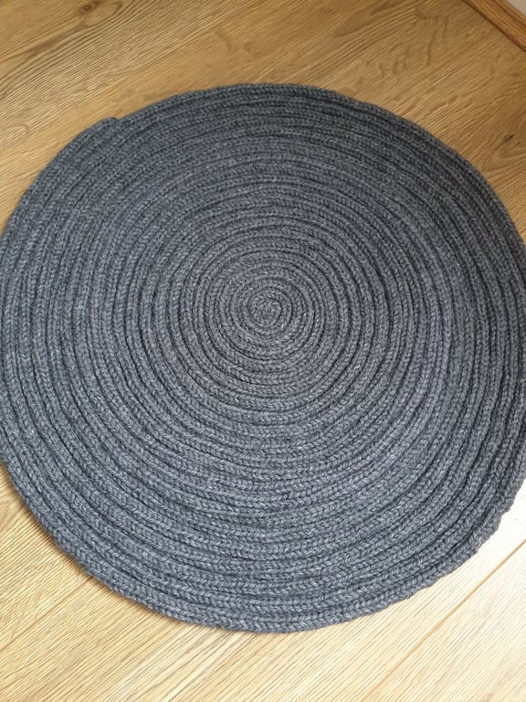 Hand-Knitted Chunky Swirl Mat: Charcoal Grey Boho Decor (20 inches)
